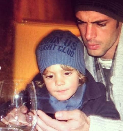 Mientras que otros seguidores y compañeros del medio artístico elogiaron el mensaje escrito por William así como las fotografías en compañía de sus retoños.