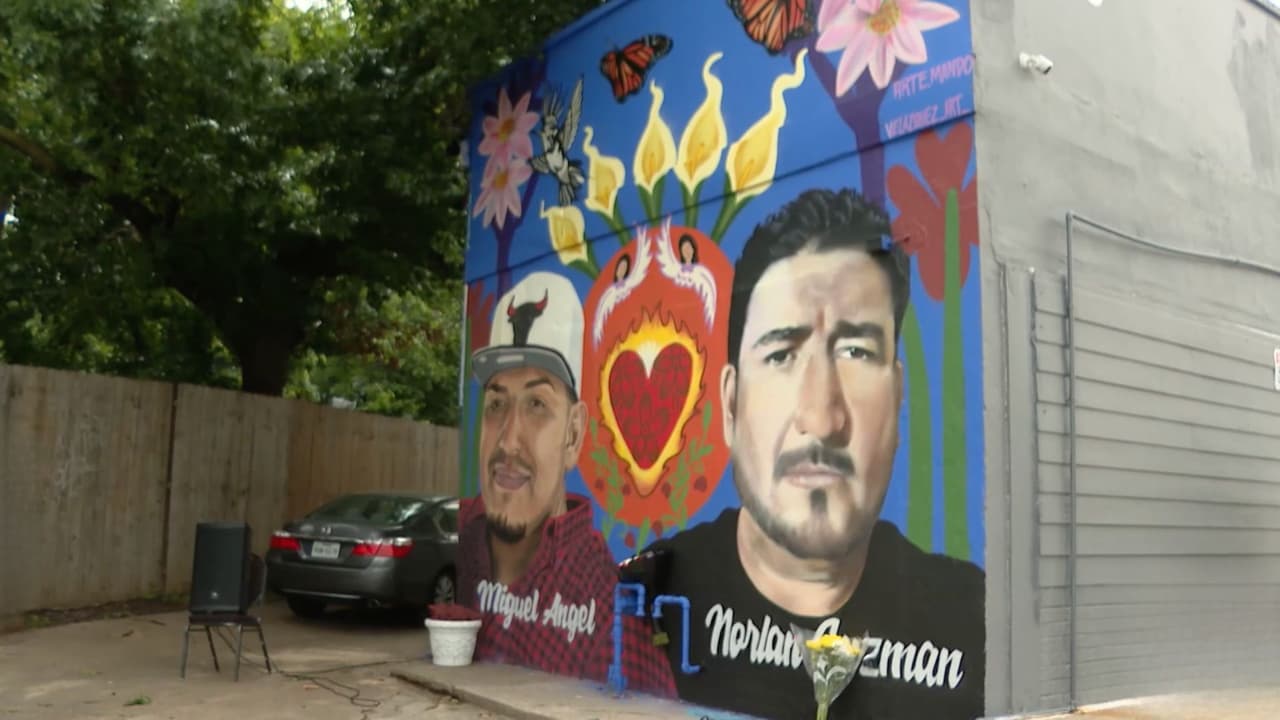 Un mural en Oak Cliff recuerda a Norlan Guzmán y Miguel García.