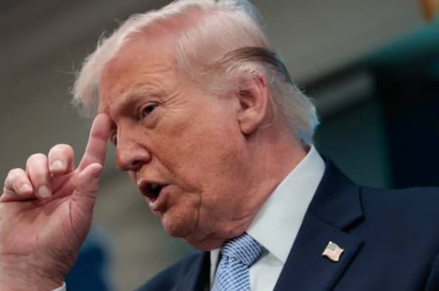 Por contradicciones en el tema militar, legisladores y exfuncionarios piden que se aplique la 25.ª enmienda para destituir a Trump