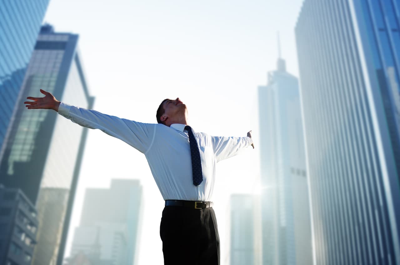 En este ciclo astral que se inicia este mes te sientes inundado de un sentimiento feliz de realización personal y tus ansiedades de índole sentimental quedan en el pasado ¡el amor tocará tu corazón!