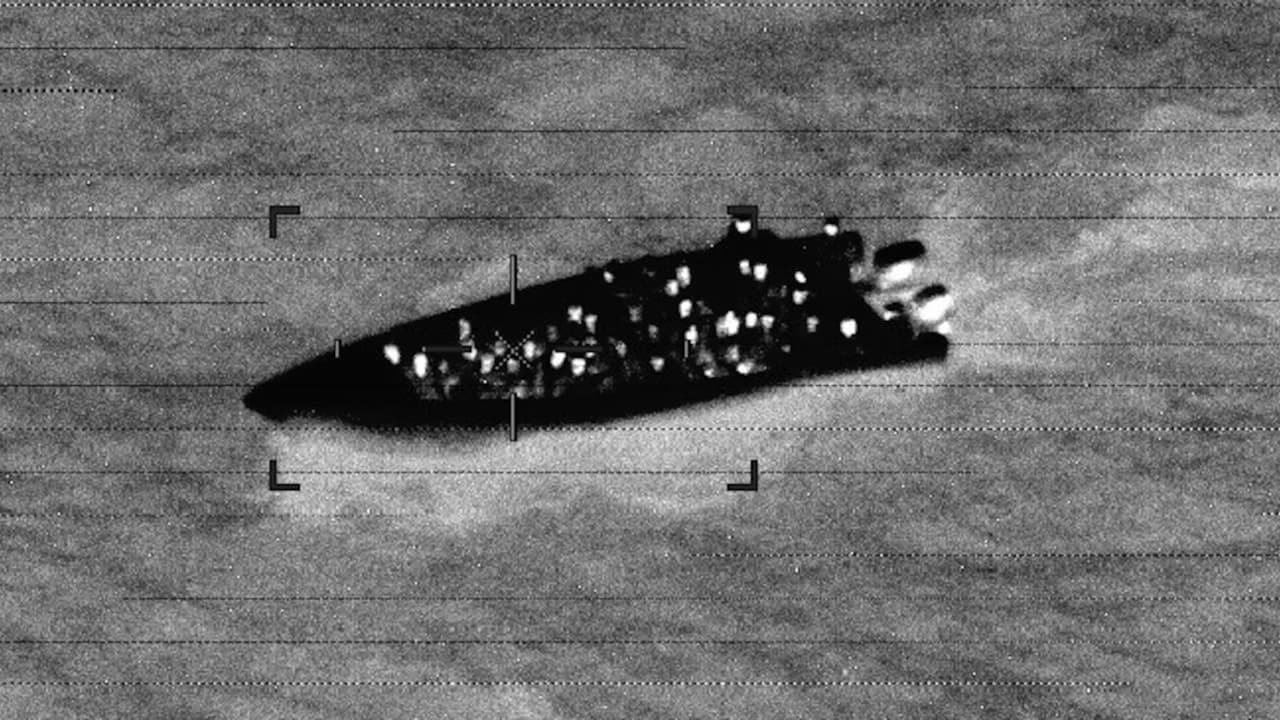 Rescatan a 60 migrantes de una embarcación que se hundía frente a la costa de República Dominicana