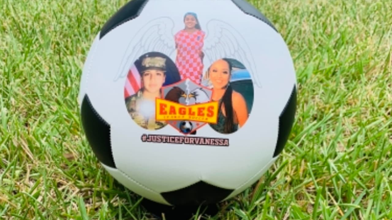 "Quisimos hacer esto como un pequeño homenaje hacia Vanessa Guillén por su amor al fútbol", Roxy Guzmán