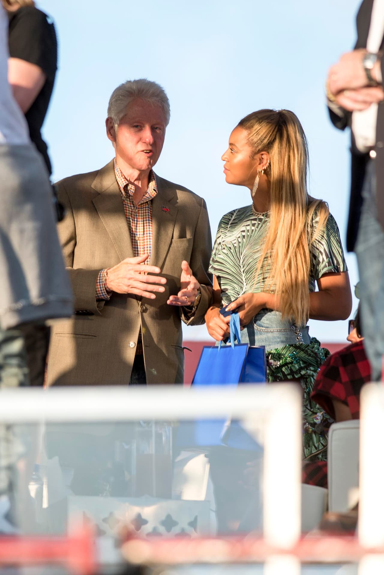 Beyoncé apoya a Hillary Clinton en su carrera por volverse la próxima presidenta de Estados Unidos.