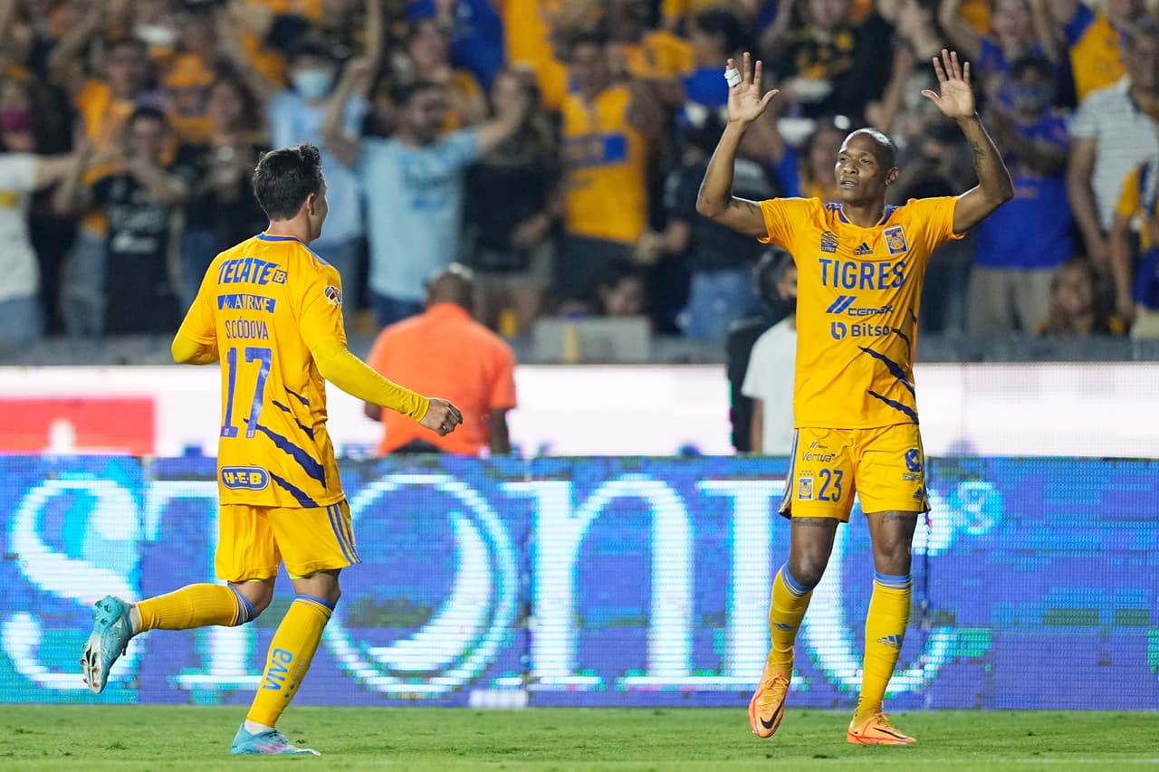 Sebastián Córdova fue titular y respondió a la confianza del Piojo.