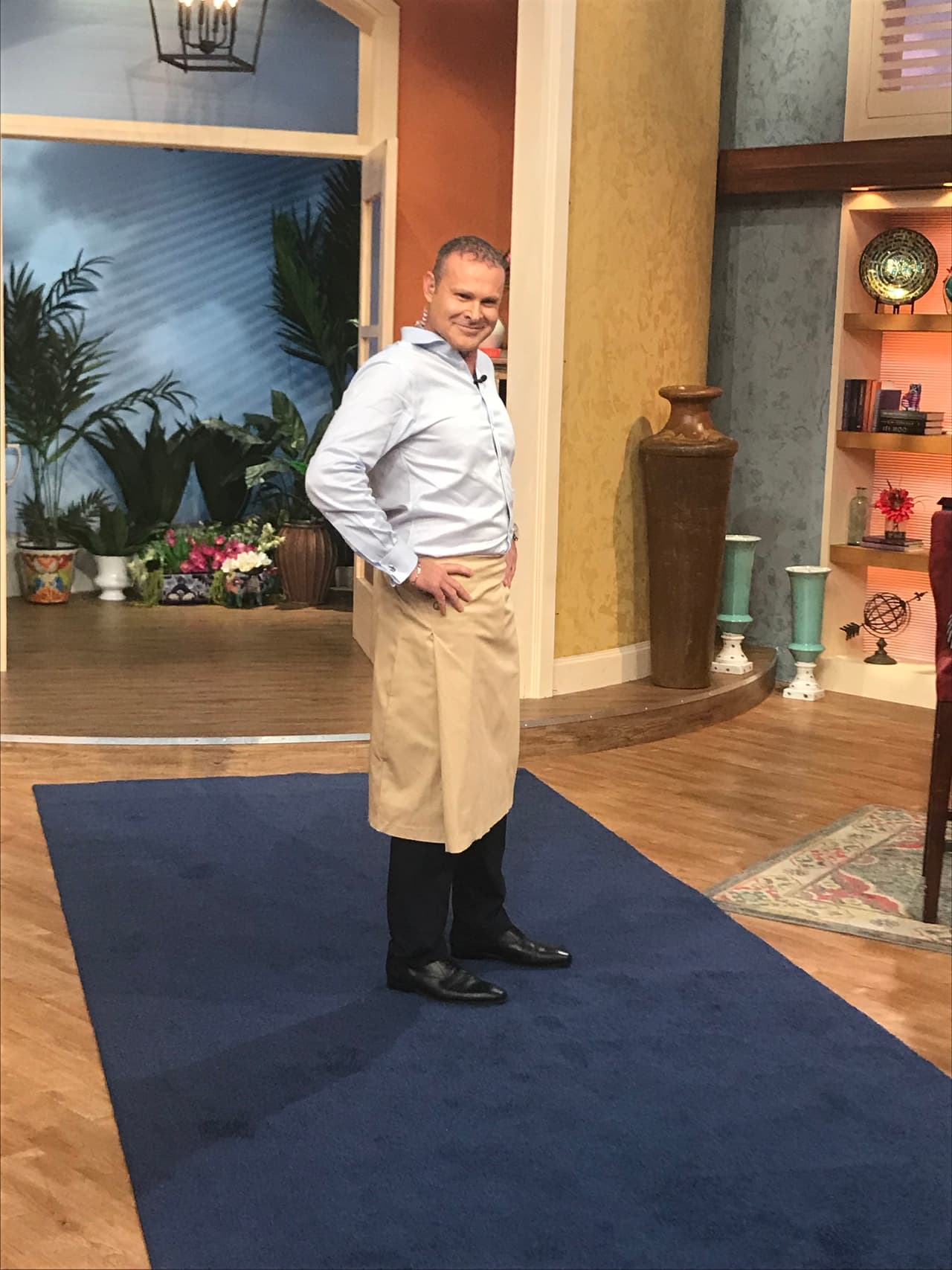 ¿Qué tal esta pose? Tal vez pronto podamos verlo en las pasarelas de Londres.