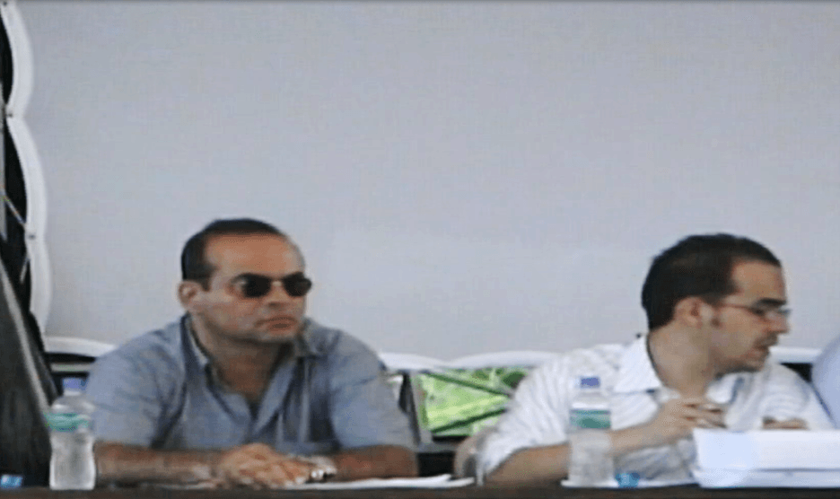 Salvatore Mancuso, máximo líder del paramilitarismo, junto a Abelardo de la Espriella en un foro de las Autodefensas Unidas de Colombia (AUC) en 2004.
<br>