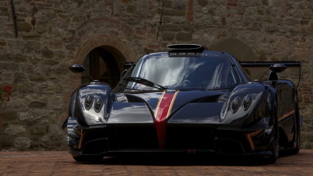 El diseño de la carrocería del Pagani Zonda Revolución busca 
<b>aprovechar al máximo la carga aerodinámica a altas velocidades</b>, sin embargo el auto cuenta con sistemas que permiten regular la presión de la misma dándole al piloto opciones que no tuvo con las versiones anteriores del Zonda.