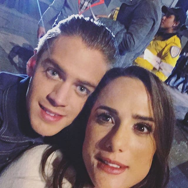 El actor tiene una nueva familia con la que se lleva muy bien y disfruta de las grabaciones.