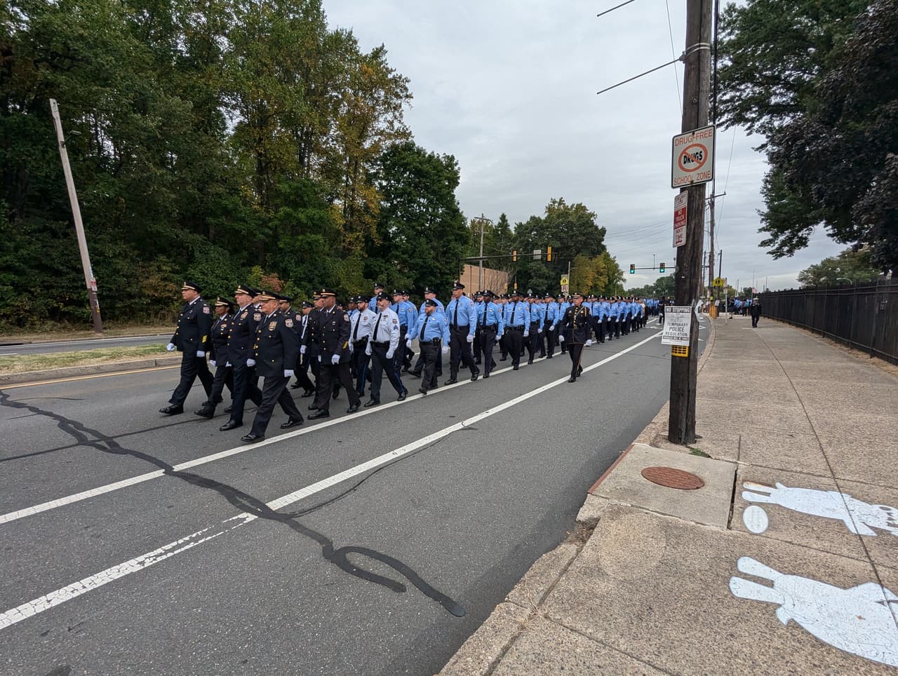 Los homenajes de este jueves incluyeron procesiones de funcionarios y oficiales.