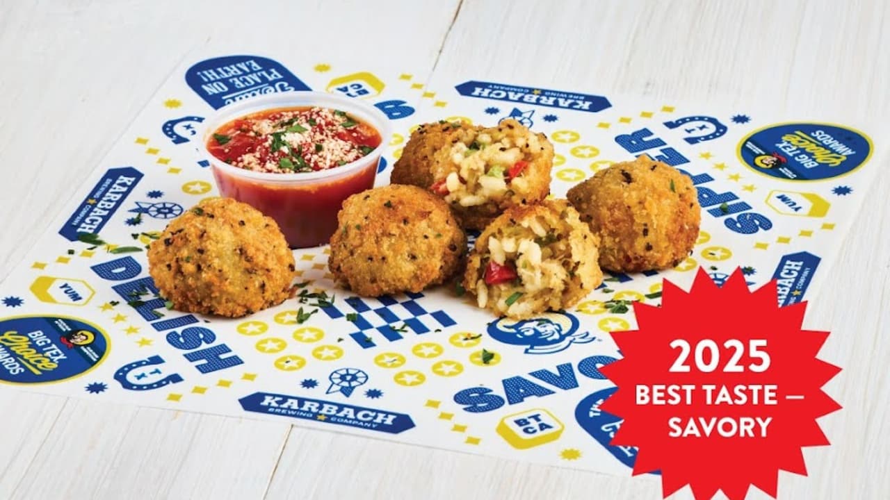 <h3 class="cms-H3-H3">Crab and Mozzarella Arancini</h3>
<br>Este platillo de bolitas de queso fritas están rellenas de cangrejo de Maryland y arroz blanco. El platillo fue seleccionado como el de
<b>mejor sabor saldo</b>. Esta delicia podrás encontrarla en Texapolitan Pizza en Lone Star Boulevard, cerca de Big Tex.