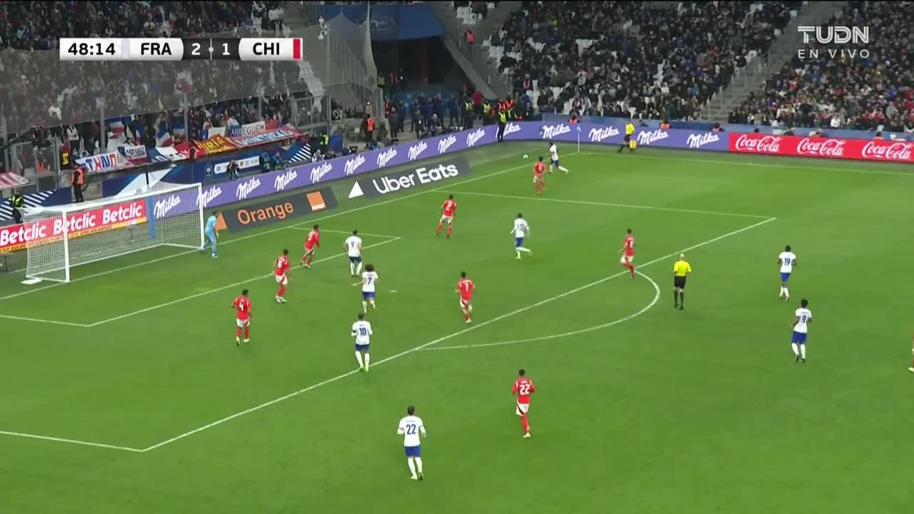 ¡TIRO ATAJADO! disparo por Olivier Giroud.