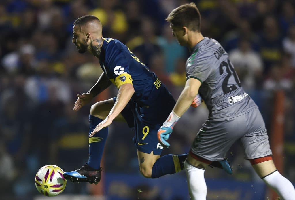 Según
<i>Corriere</i>
<i>dello Sport</i> la llegada de Benedetto a la Roma oscilaría en unos 10 millones de euros (11.5 mdd) de ganancia para Boca Juniors, siendo más accesible que otras opciones como el delantero italiano Andrea Belotti quien milita en el Torino y a quien buscan otros grandes clubes de Europa.