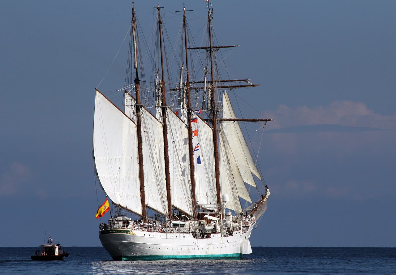 El buque cumplió su décima visita a la isla.