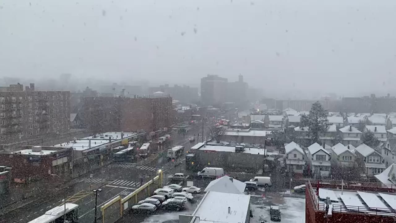 Amanece nevando en Nueva York: esto nos espera para el resto del día