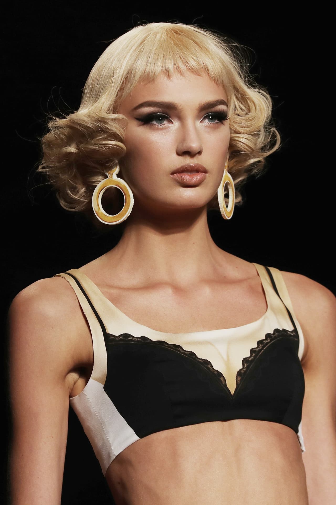 Tendremos que ver si este crop top que deja ver un brasier dibujado va a popularizarse durante el verano de 2017.