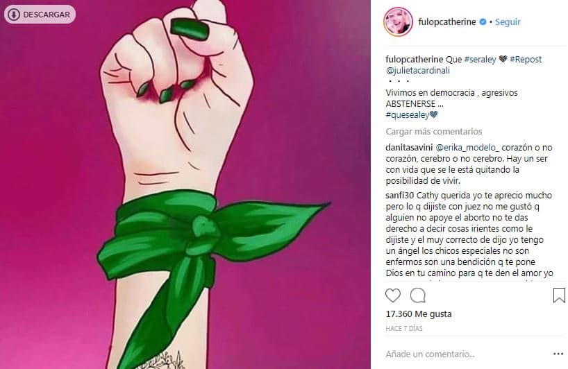 Es común ver en sus publicaciones en redes sociales, como Instagram, mensajes en los que se solidariza con movimientos feministas pro aborto.