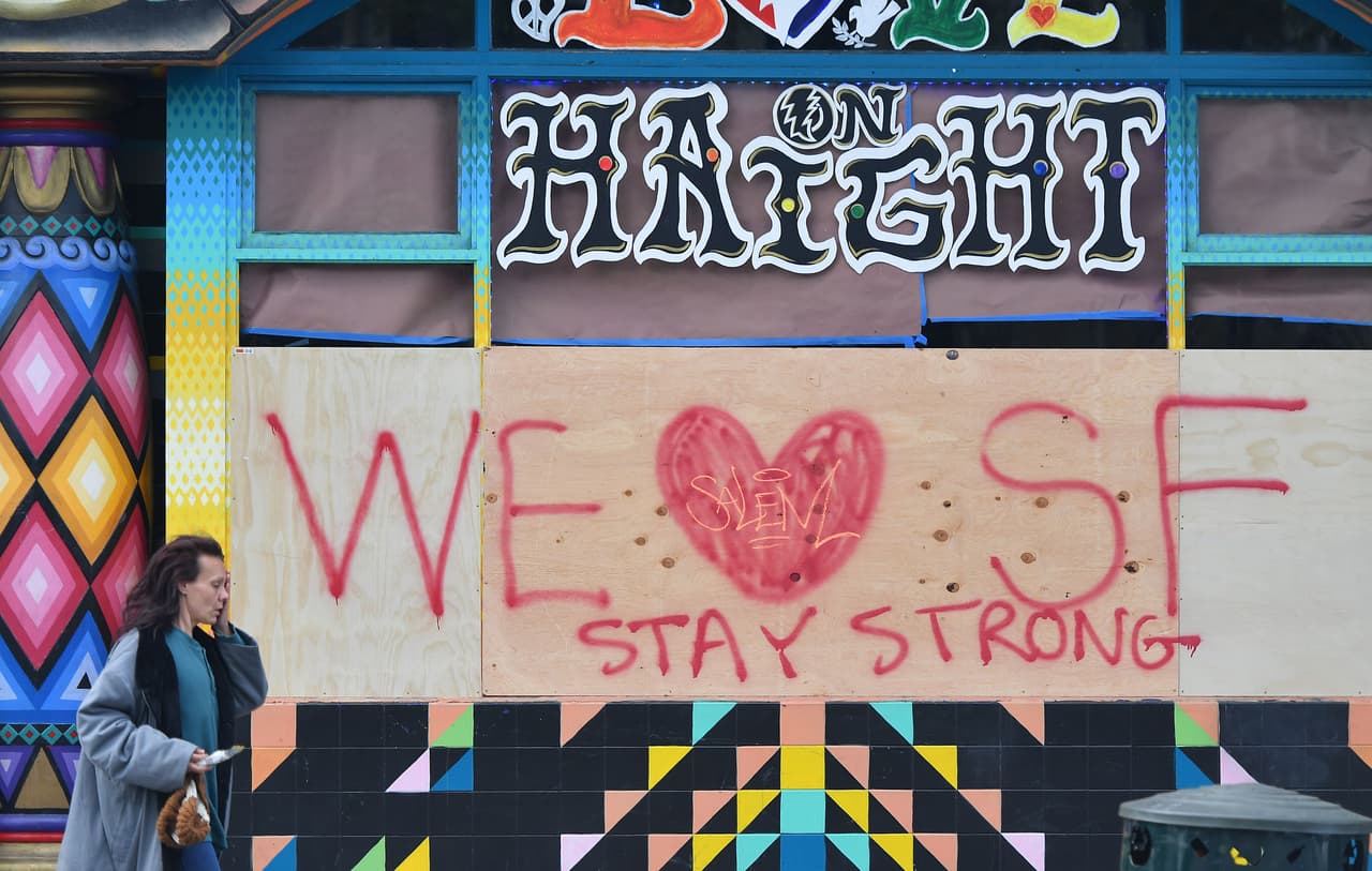 "Amamos a San Francisco", se lee en un tablón en el barrio Haight Ashbury, conocido por su escena artística.
