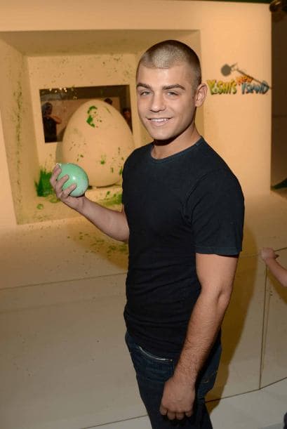 El divertido Yoshi ofreció una fiesta súper divertida que llenó de color el día mientra decoraban el gigantesco huevo ícono del nuevo juego del personaje. ¡Así bautizaron el videojuego!