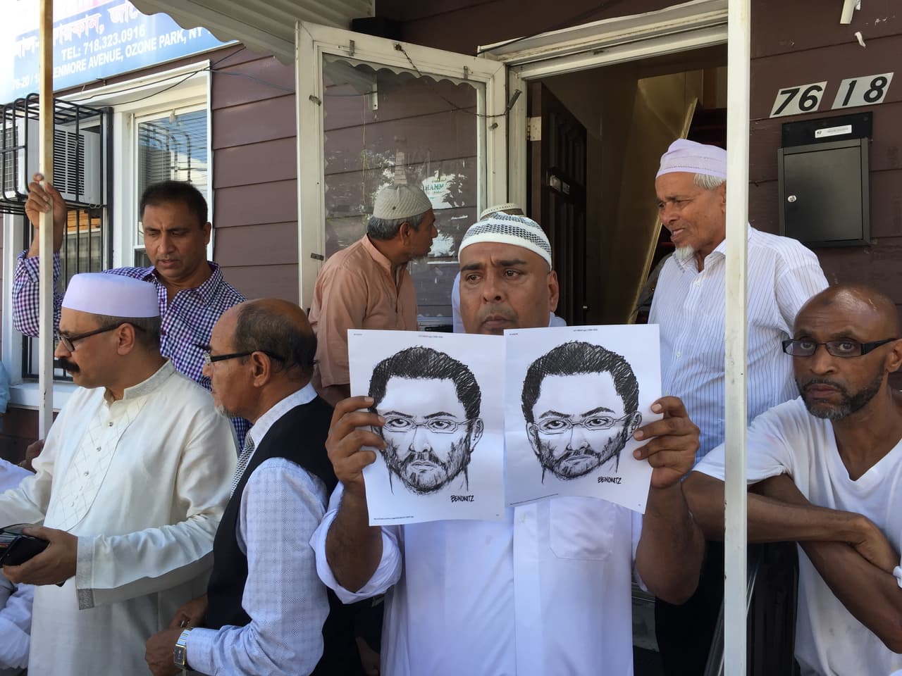 La comunidad musulmana pidió ayuda al público para dar con el sospechoso