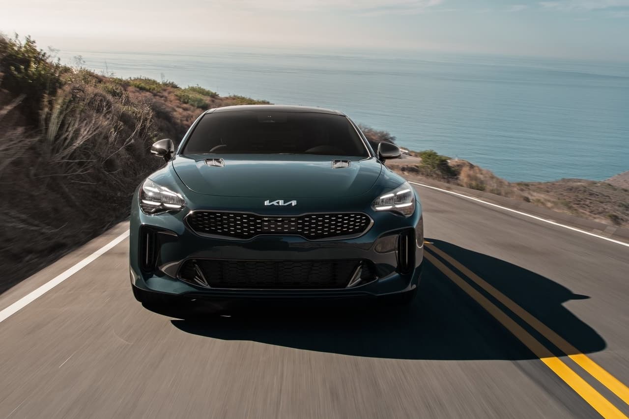 Este bloque se encuentra asociado a una transmisión automática de 8 velocidades que en algunas variantes trabaja con un sistema de tracción posterior y en otras con un sistema de tracción integral.
<br>