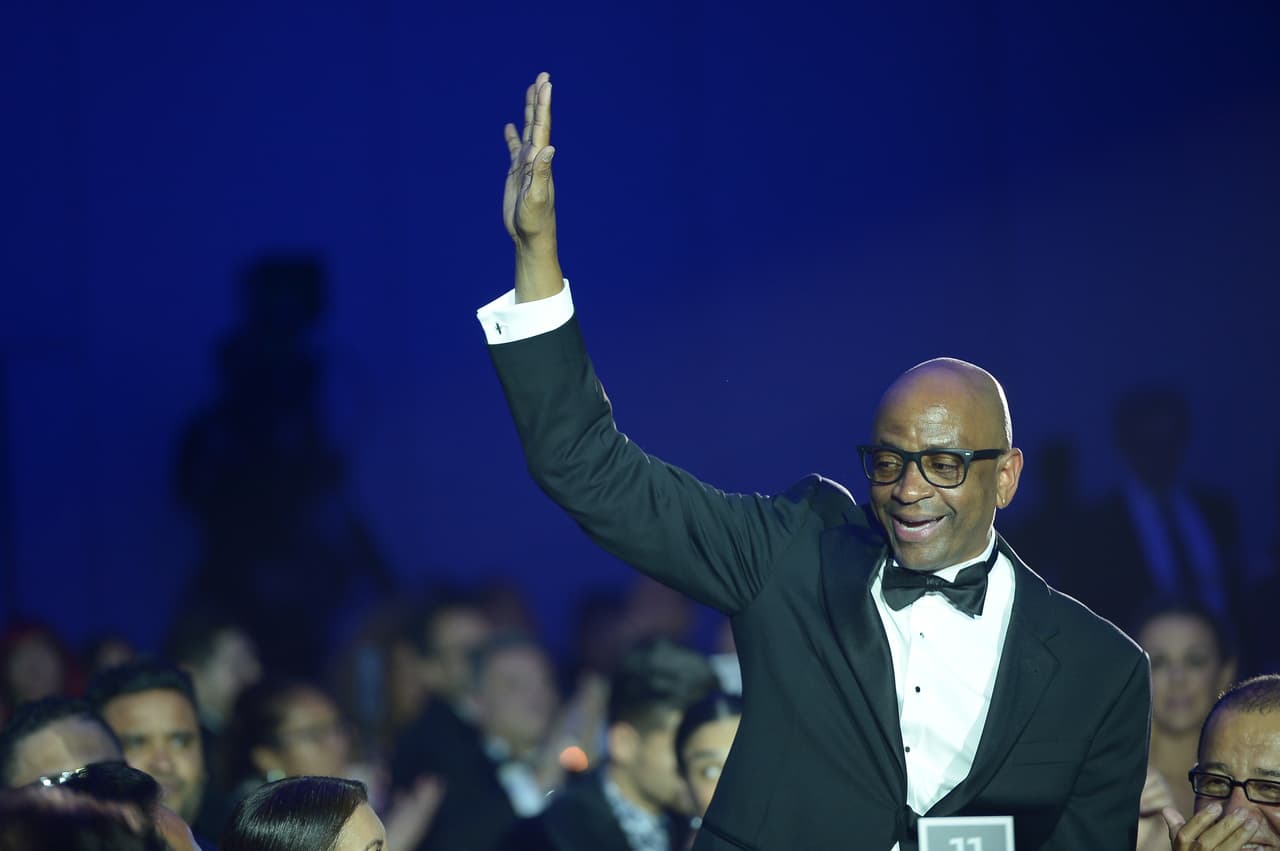 Sergio está comprometido con ayudar con la evolución de las cantantes de Reina de la Canción, para que se desenvuelvan mejor en el escenario y logren conquistar al público.