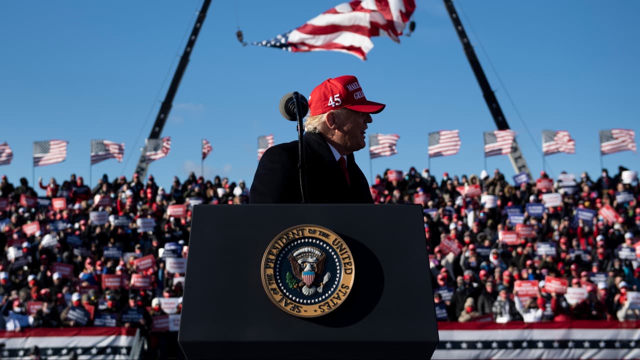 ¿Una foto muestra votos de Trump enterrados en el estado de Arizona? No, es falso
