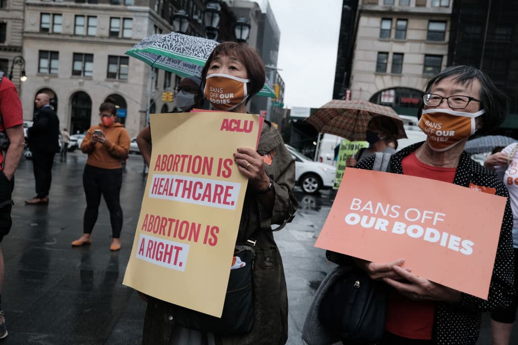 La ley de Texas establece un plazo de seis semanas para abortar, pero en realidad es menos