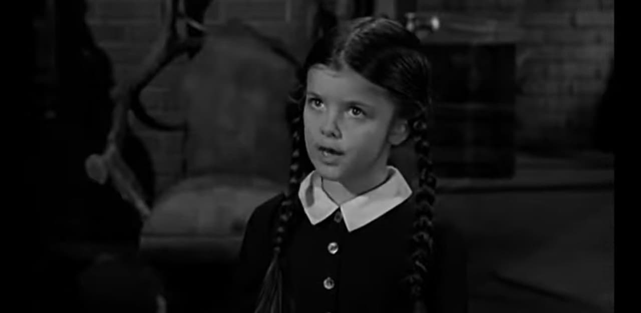 Lisa Loring como Merlina Addams