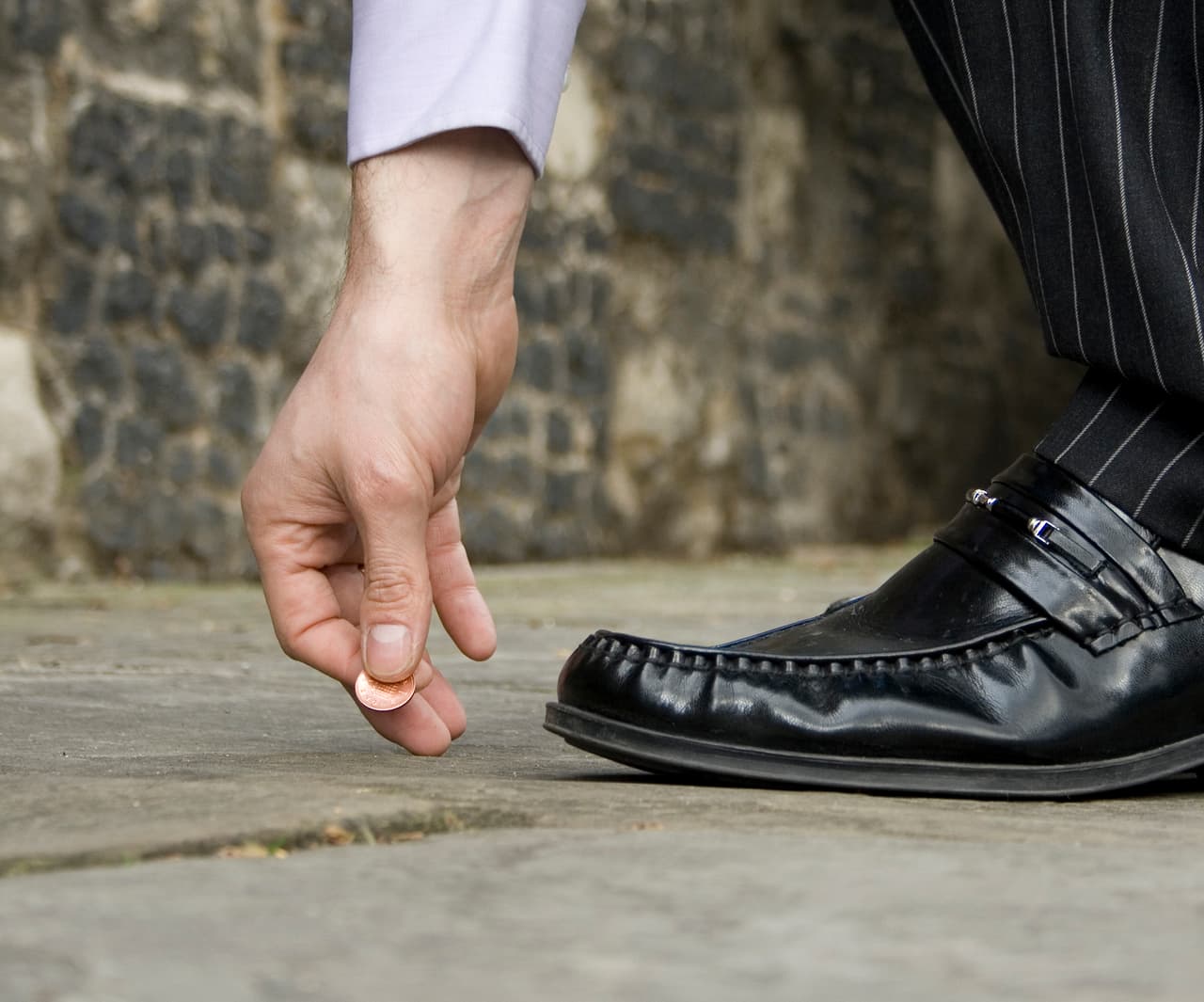 En esta etapa aumentarán tus ingresos como resultado directo de tus actividades laborales. No lo gastes enseguida. Siempre hay necesidades y cosas que comprar, pero la coyuntura astral propicia el ahorro. Profesor Zellagro