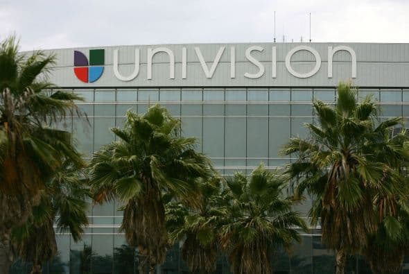 UNIVISION- Es probable que las noticias transmitidas en televisión cambien de manera significativa durante la próxima década, algunas cadenas decidirán dar fin a sus noticiarios o modificarlos en gran medida, experiencias que podría vivir Univision. De acuerdo con Business Insider, una de las historias más interesantes de cambios en medios de comunicación lo vivirá Univision, compañía que seguirá con su crecimiento en tamaño y en influencia a medida que la población de habla hispana siga aumentando su presencia en EU.
