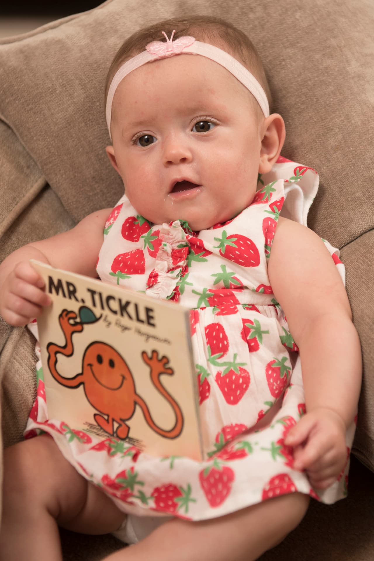 Un libro salvó la vida de una bebé prematura.