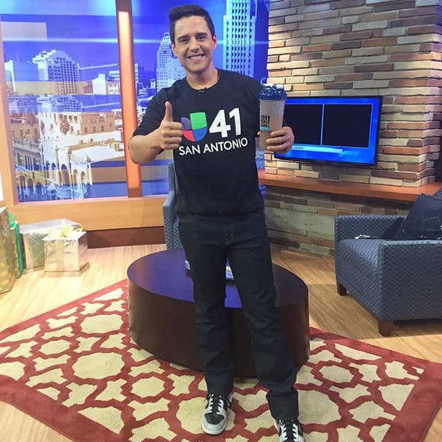 Ale nos saluda desde Univision San Antonio. (4 de diciembre, 2015).