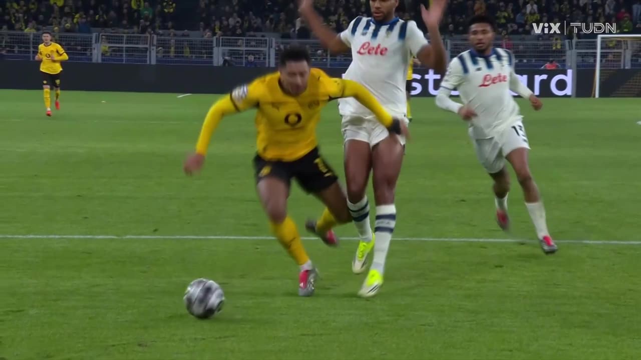 ¿Era penal? Se arma la polémica en el Borussia Dortmund vs. Atalanta