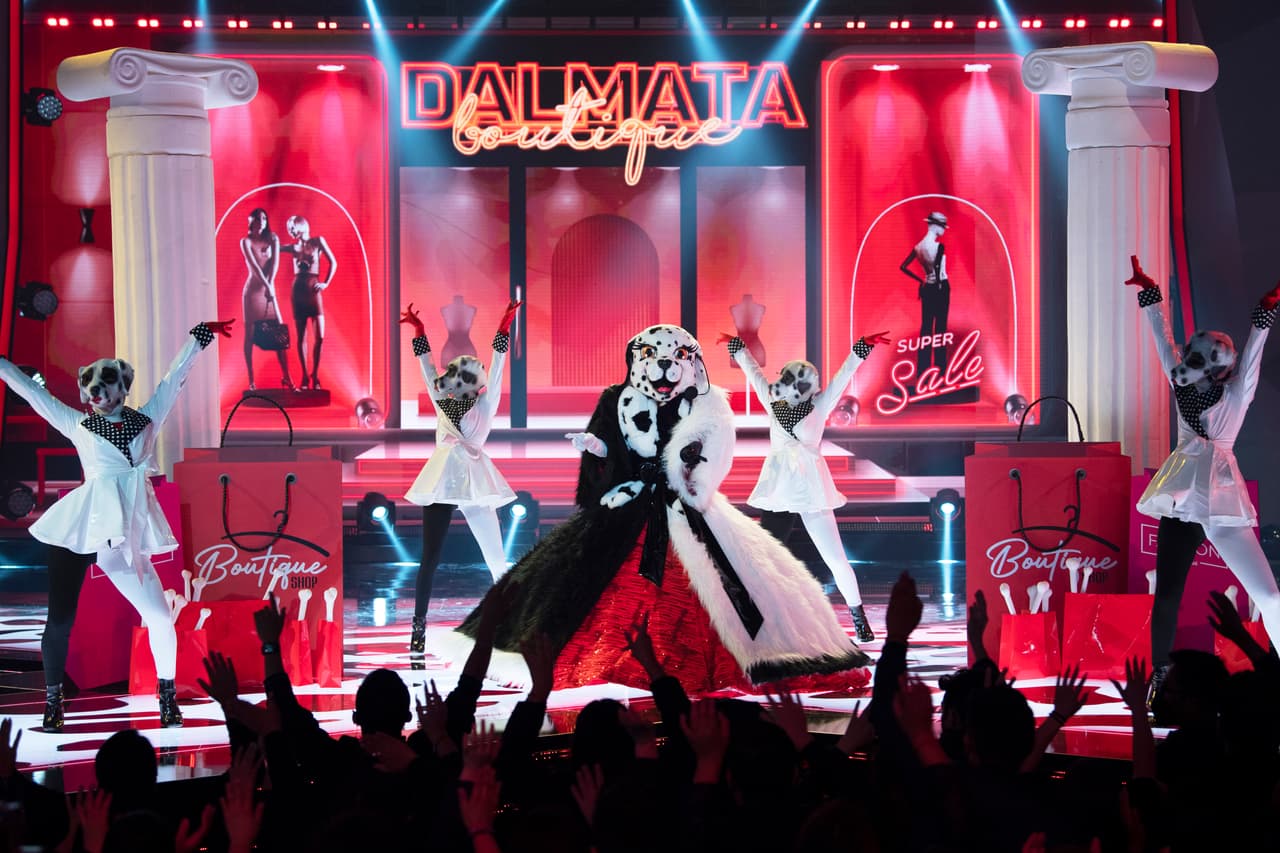 La potente voz de Dálmata hizo que dentro de los pronósticos de los investigadores se mencionaran los nombres de Susana Zabaleta, Erika Buenfil y Ximena Sariñana.
<br>