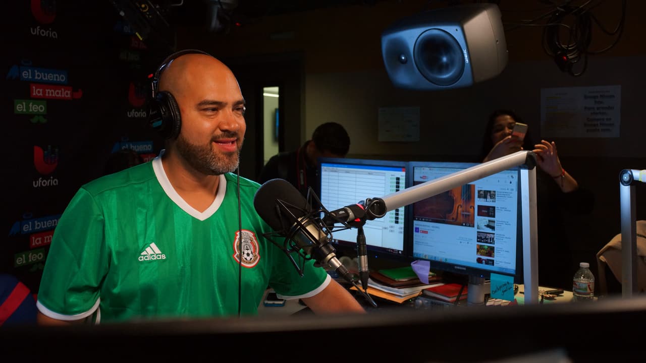 Carla Medrano enamoró a Gerardo Ortiz durante la entrevista del artista con 'El Bueno, La Mala y El Feo'.