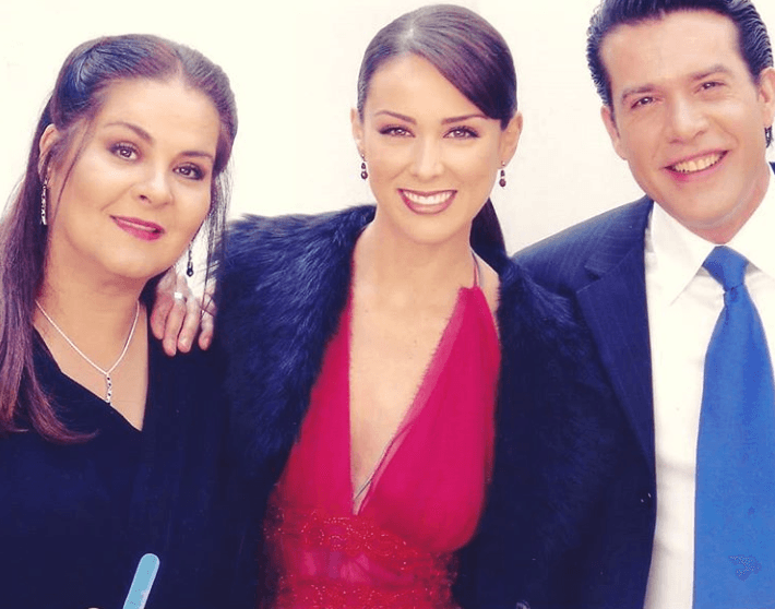 Fue Spanic la razón por la que Miguel de León trabajó en México durante años, luego de haberse casado con ella en 1995. Mientras ella triunfaba con telenovelas como 'La usurpadora' y 'La intrusa', él participaba en 'Vivan los niños' y 'Alegrijes y rebujos', entre otras.