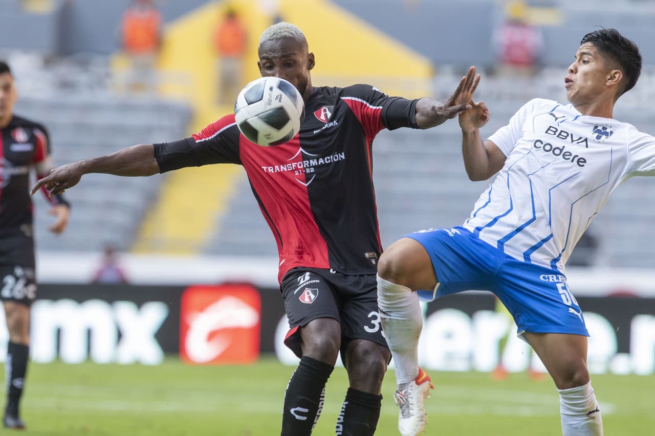 Con goles de Julia´n Quiñones al 61' y Julio Furch al 80', Atlas viene de atra´s para vencer a Monterrey 2-1 y llegan a 13 unidades.