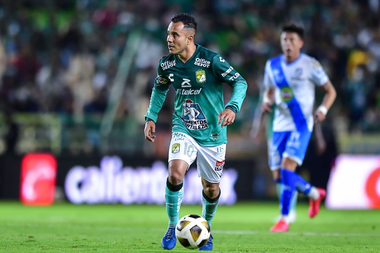 Luis Montes estuvo algunos minutos sobre la cancha.