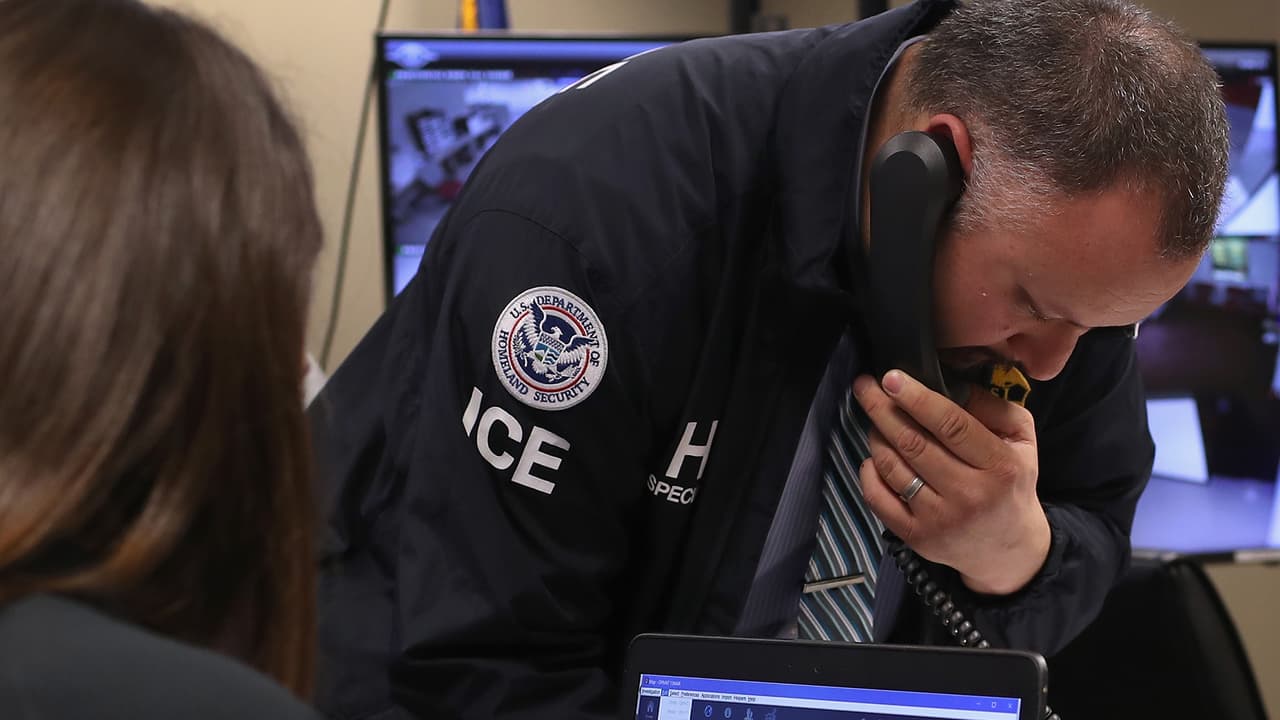 ICE detendrá a mujeres embarazadas para cumplir con una orden ejecutiva de Trump
