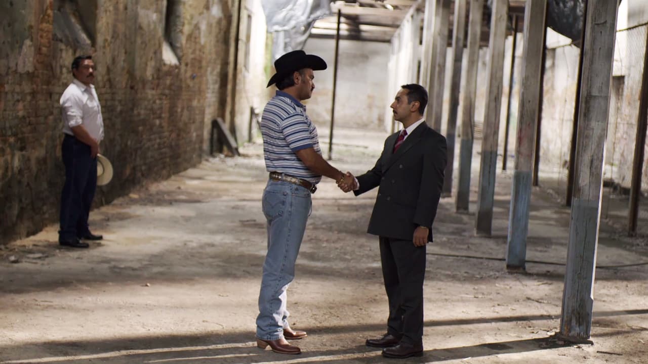 Upon hearing this, he sent
<b><a href="http://www.univision.com/series/el-chapo/diego-vasquez-interpreta-a-ismael-en-el-chapo">Ismael</a></b> to ‘Don Sol’ with the offer of finishing off the Avendaños in exchange of his freedom.