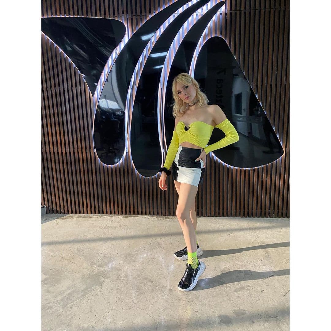 Recientemente se le ha visto promocionar su canción 'Atada a un sentimiento' en plataformas digitales, estaciones de radio y shows de televisión.