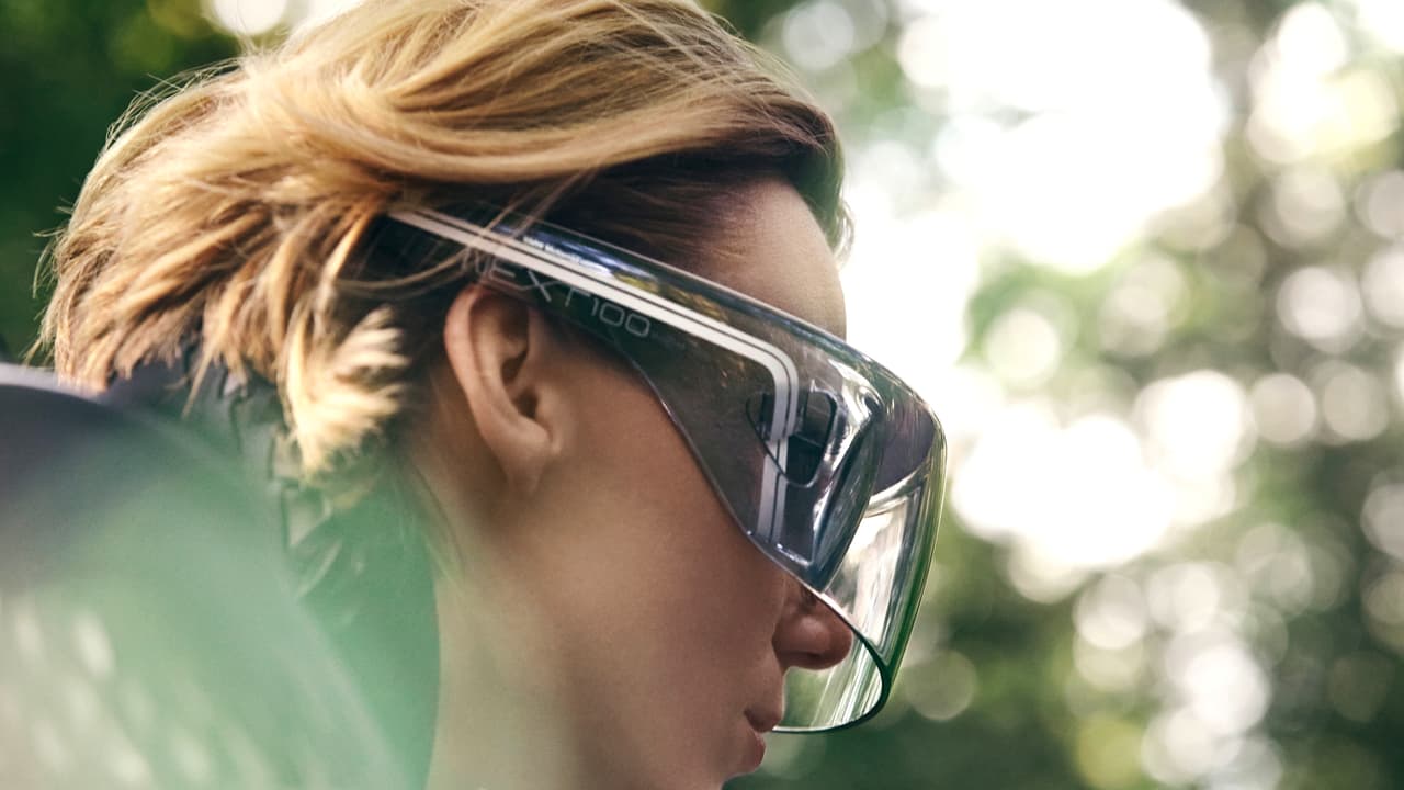 El traje ajustara la temperatura del conductor y las gafas monitorearan el movimiento de los ojos, presentado información necesaria.