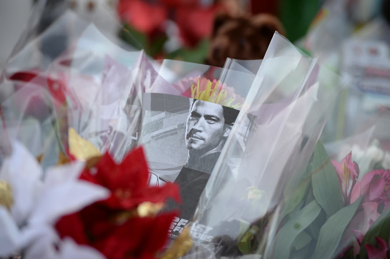 Ese mismo año Justin Lin, director de ‘The Fast and The Furious’ y sus secuelas, recreó para 'Time' uno de sus últimos momentos con el actor en el set: “Cuando nos quedamos sin luz en la último toma, tiré mis auriculares con frustración y salí a tomar aire” escribió Lin, “Estaba desgastado. De pronto sentí que había alguien abrazándome. Era Paul. Él dijo, "Gracias" y se fue. Ese fue el último momento que tuve con Paul en el set un momento que define cómo era Paul”.