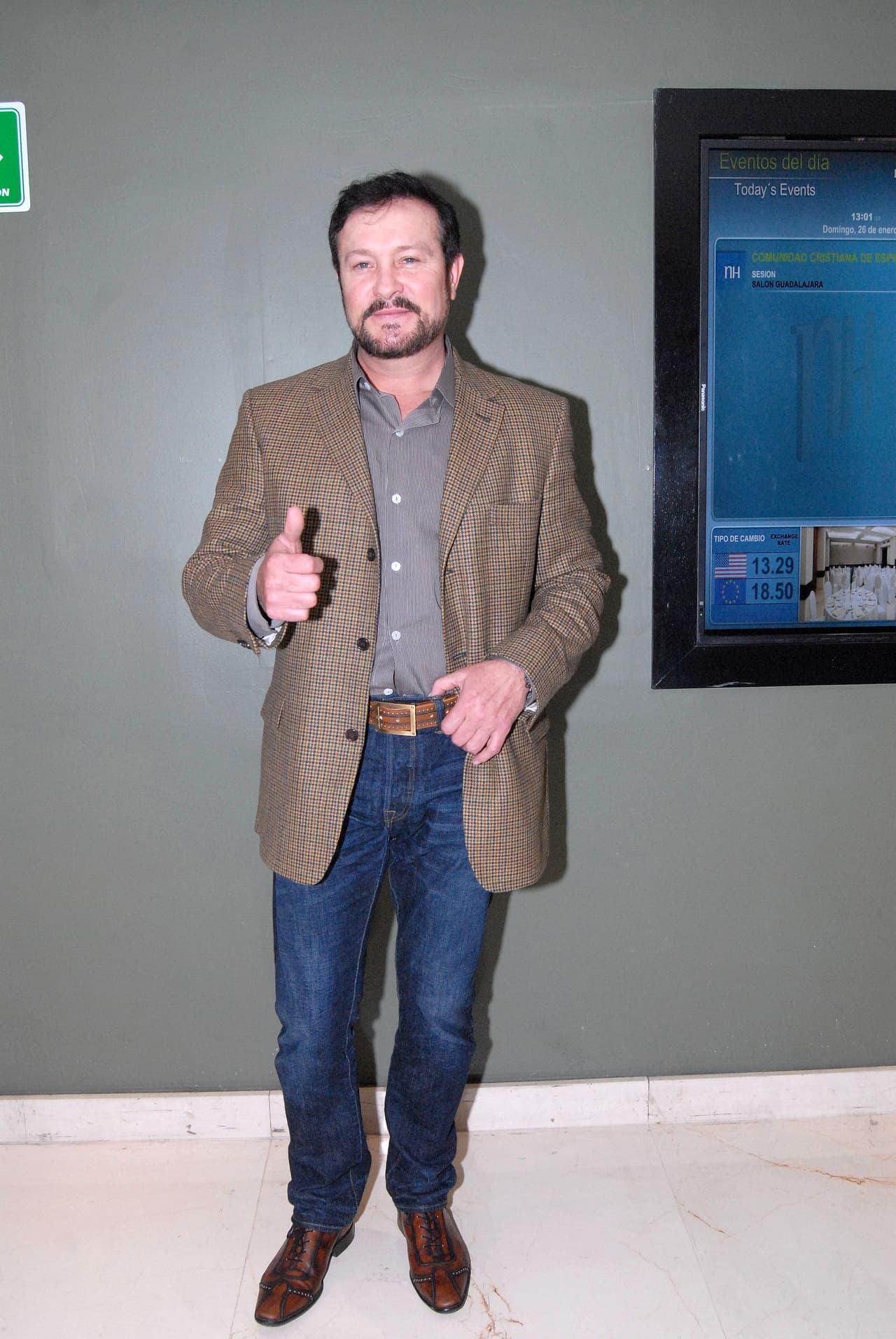 Recordemos a otros famosos que también han vivido un trago amargo gracias a la delincuencia. El miércoles 5 de abril del 2017 tres hombres armados ingresaron al domicilio del actor 
<b><a href="http://www.univision.com/temas/arturo-peniche">Arturo Peniche</a></b> para despojarlo de sus pertenencias.