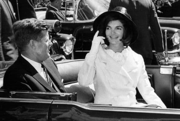 Y llegaron las fotos y todo el mundo supo entonces...P.264...