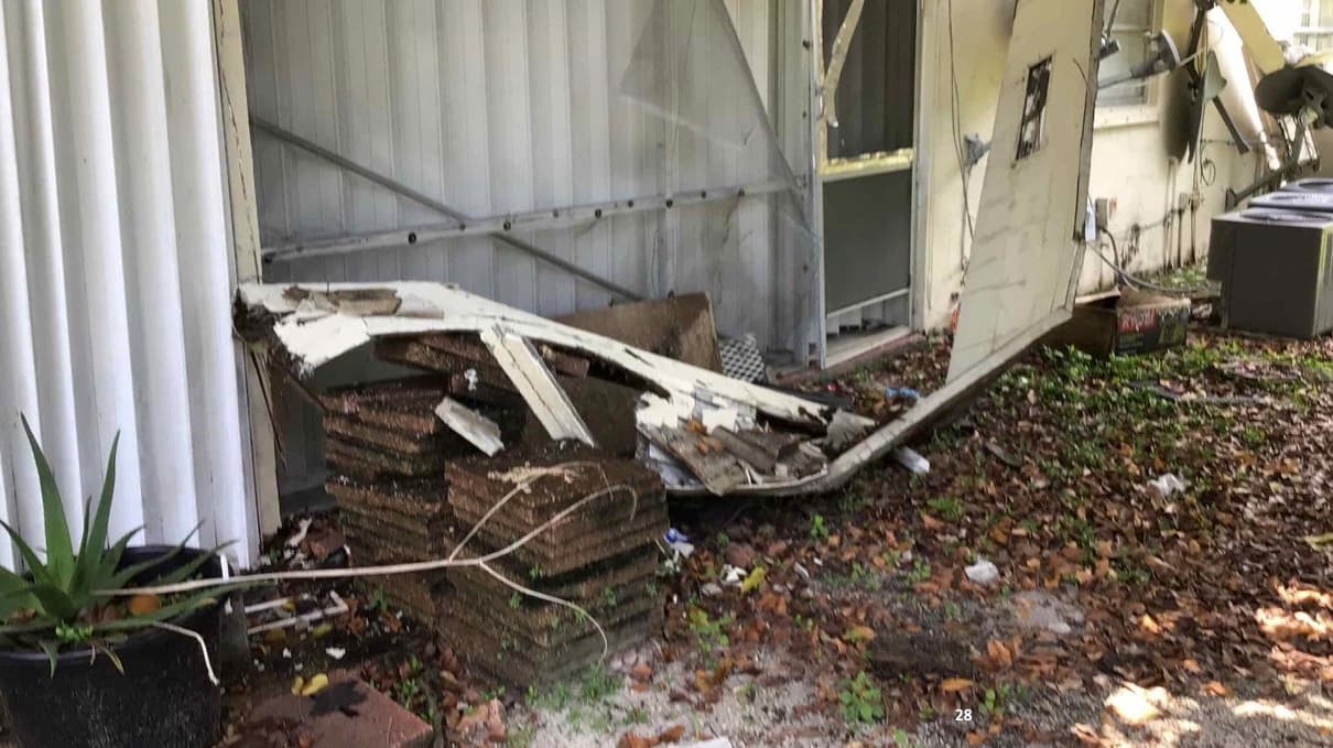 Además, no completó el proceso de recertificación de 40 años, en el año 2016.