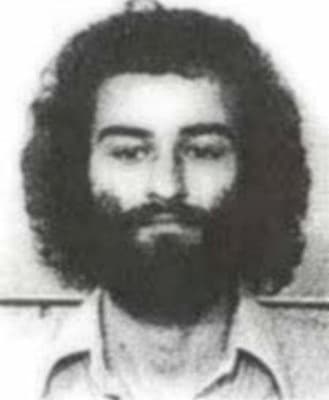 <h3 class="cms-H3-H3">Thayne Alan Smika </h3>
<br>
<br>Este prófugo, de 63 años, es buscado por un asesinato ocurrido el pasado 1 de agosto de 1983, al ser el principal sospechoso del asesinato de un hombre encontrado en su apartamento, con una herida de bala en la cabeza. Dos meses después, la vivienda de Smika fue hallado vacío. 
<br>
<br>El FBI ofrece una recompensa de hasta 10,000 dólares por información que conduzca a su detención. 
<br>
<br> 
<br>