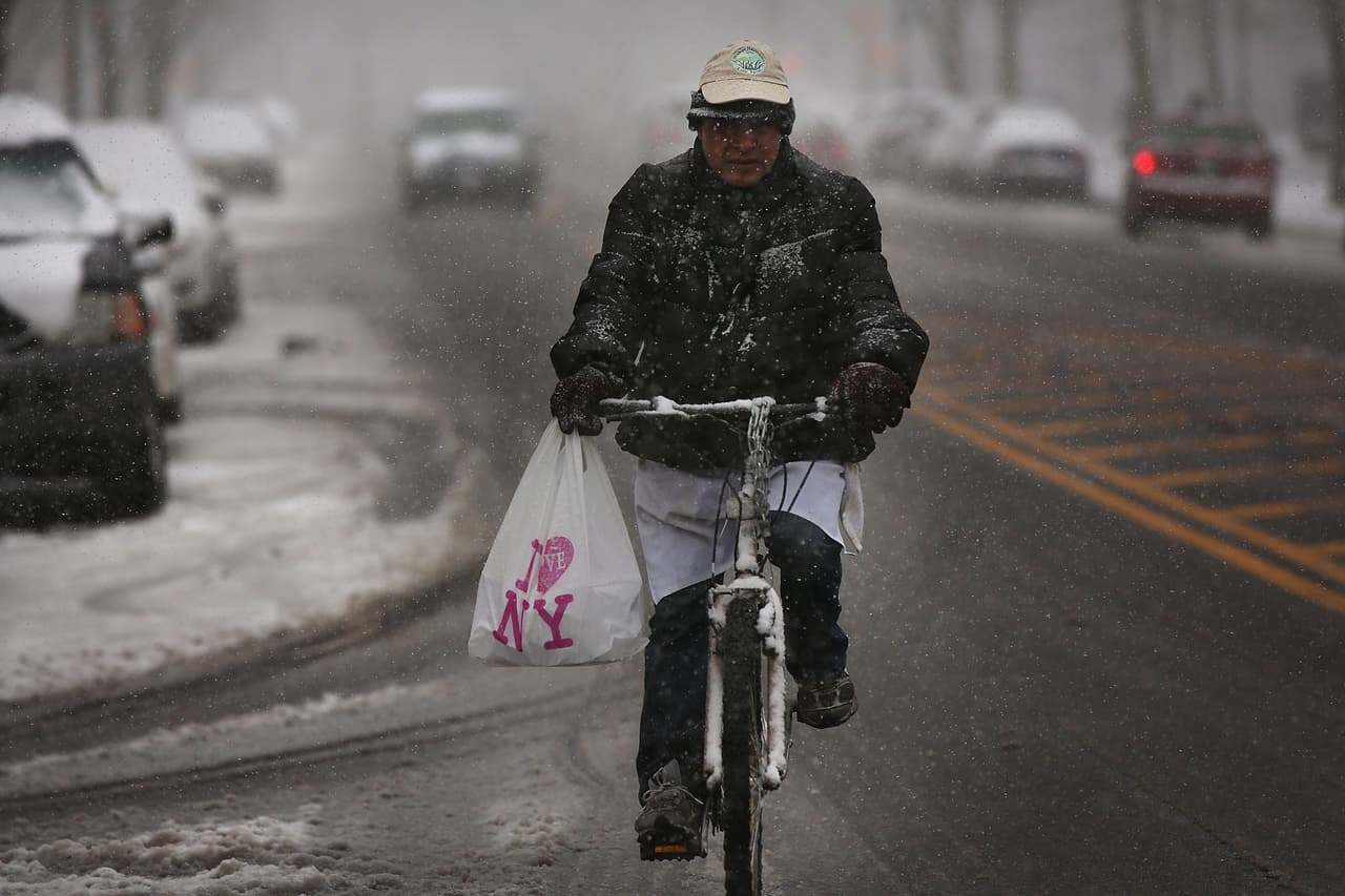 Luego de tratar de prohibirlas, Nueva York se abre lentamente a las bicicletas eléctricas