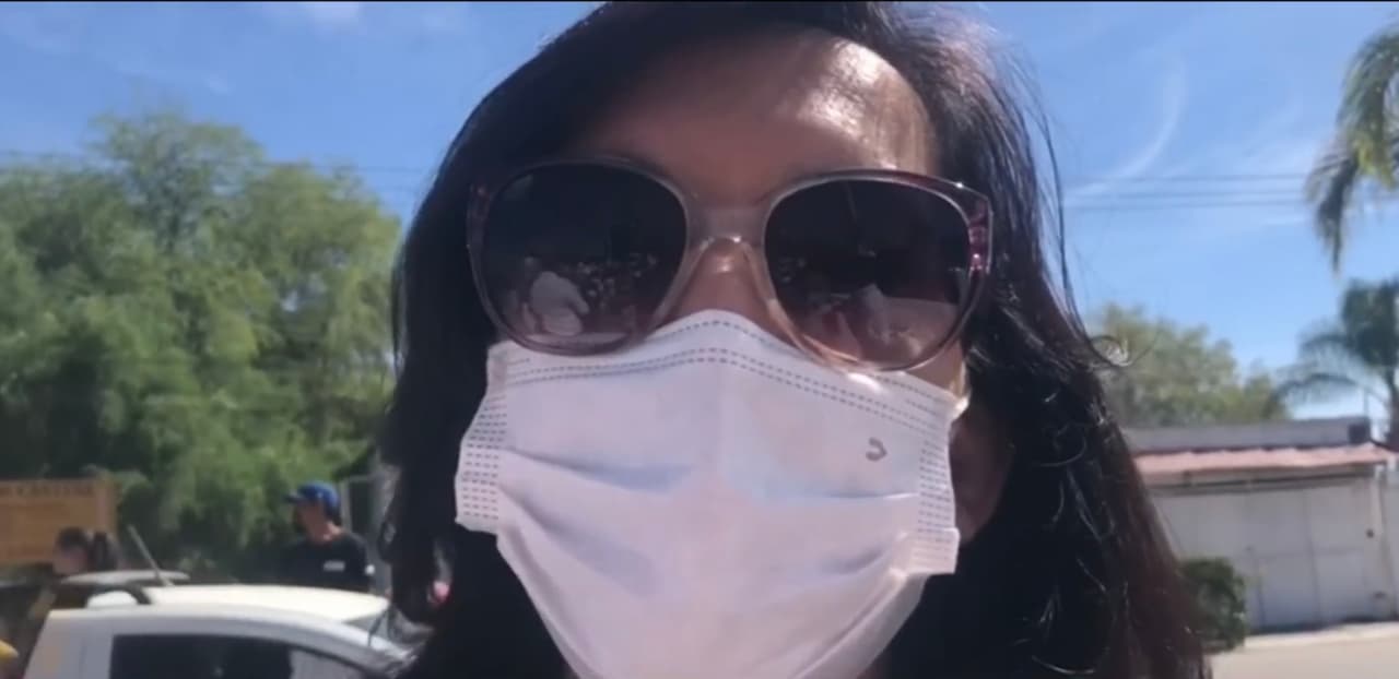 Los vecinos de la familia aseguran que siempre le reclamaron a la madre del niño que dejara de golpearlo tanto porque un día le iba a provocar la muerte. Además, la maestra de Edwin, Martha Alicia Ramos, aseguró que el pequeño era uno de los más inteligentes de la institución 
<b>por haber sido de los primeros "en aprender a leer y escribir". </b>
<br>