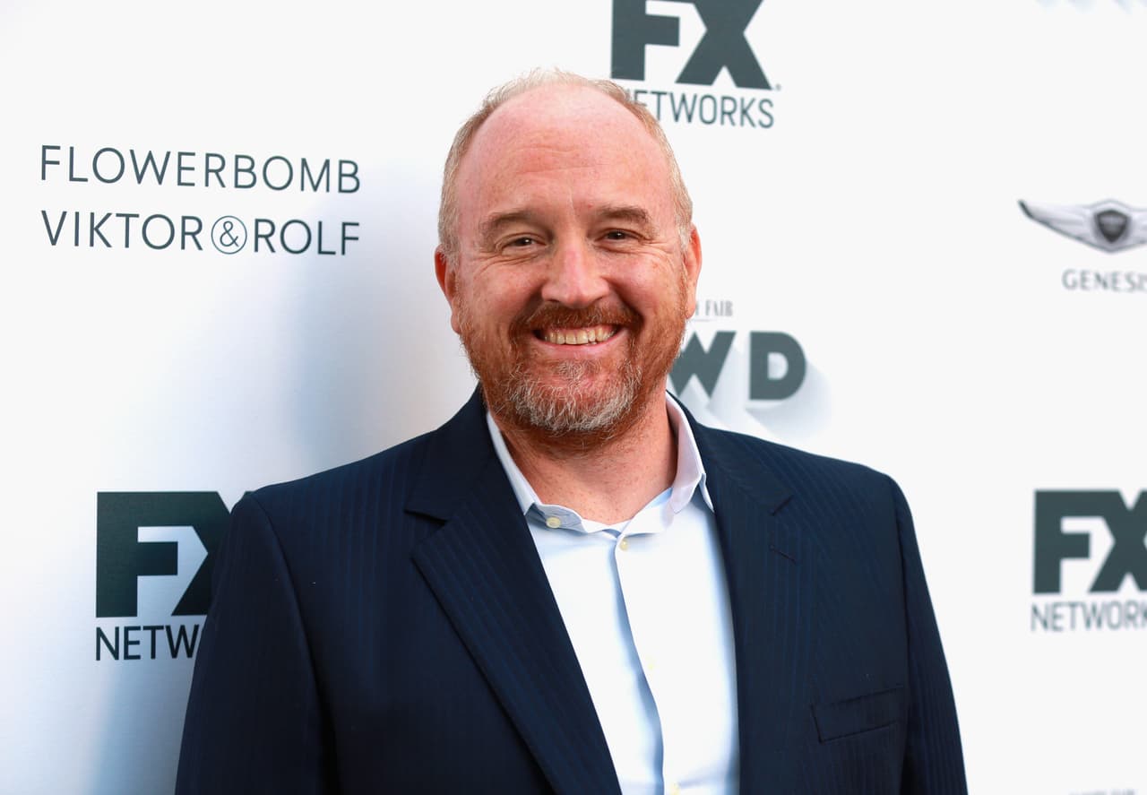 Otro de los grandes escándalos que han ensombrecido el mundo de la televisión en las últimas semanas ha puesto a Louis C.K. en el ojo crítico de la sociedad pues los rumores sobre su supuesta conducta sexual inapropiada se confirmaron luego de que varias mujeres lo acusaran de haberse masturbado frente a ellas, algo que el mismo actor, de origen mexicano, ha reconocido.
